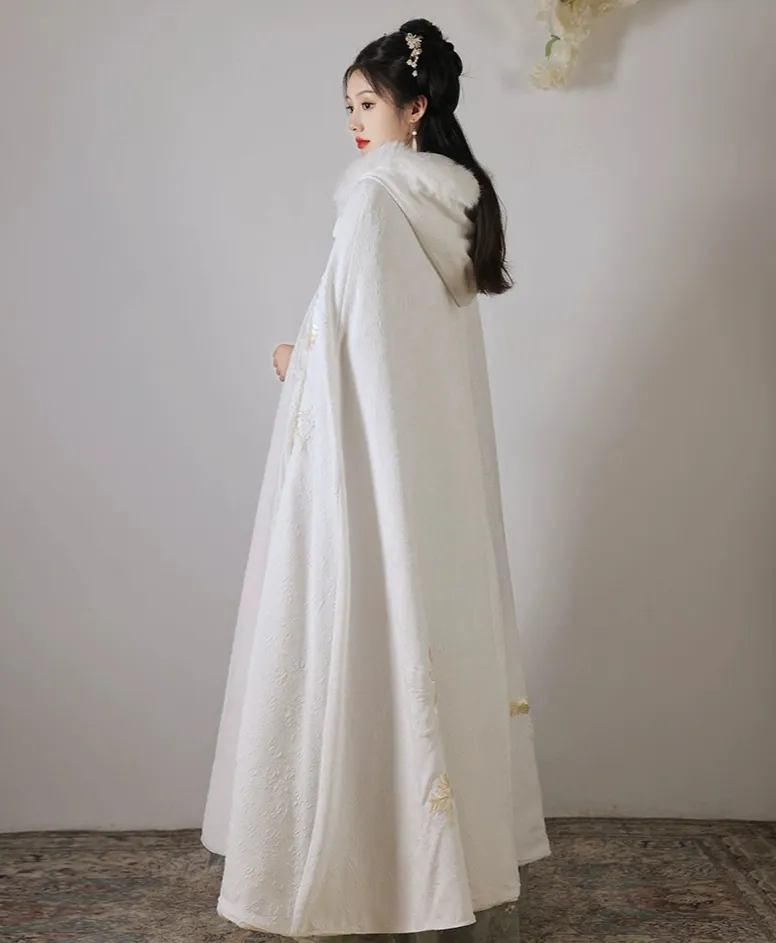 Mao Dou 毛豆 Edamame Embroidered Winter Fur Doupeng Cloak